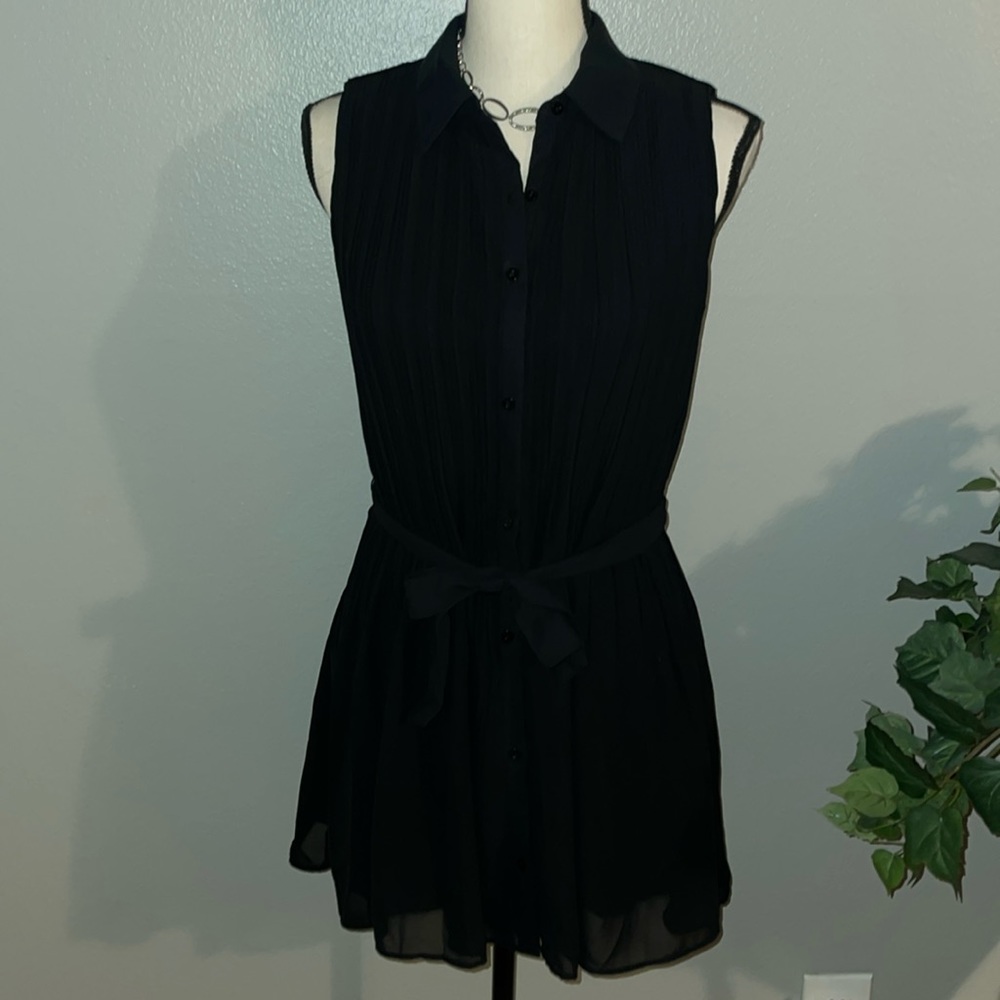 ABERCROMBIE AND FITCH FOLDS BLOUSE.
